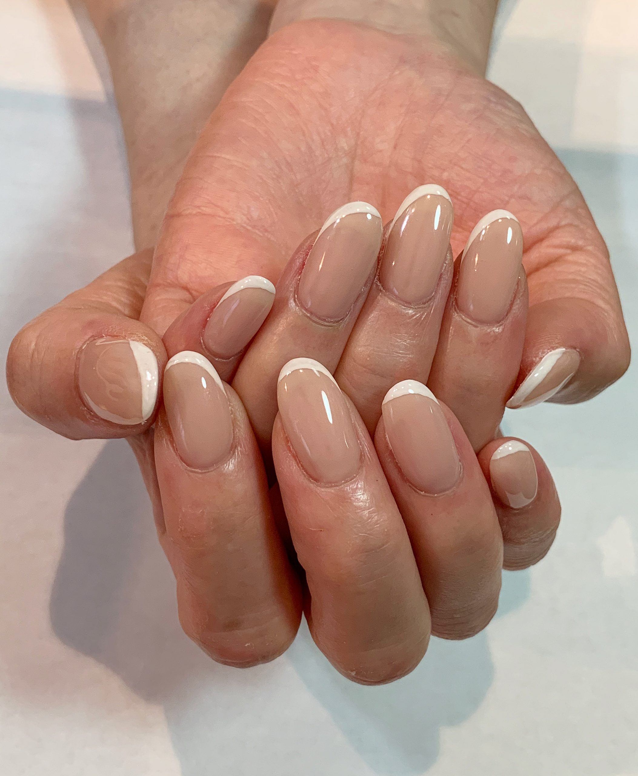 スキニーフレンチ 斜めフレンチ バーチャルフレンチ シアーベージュ ホワイト 大人おしゃれ 大人シンプル 門真市のネイルサロン Kiko Nail