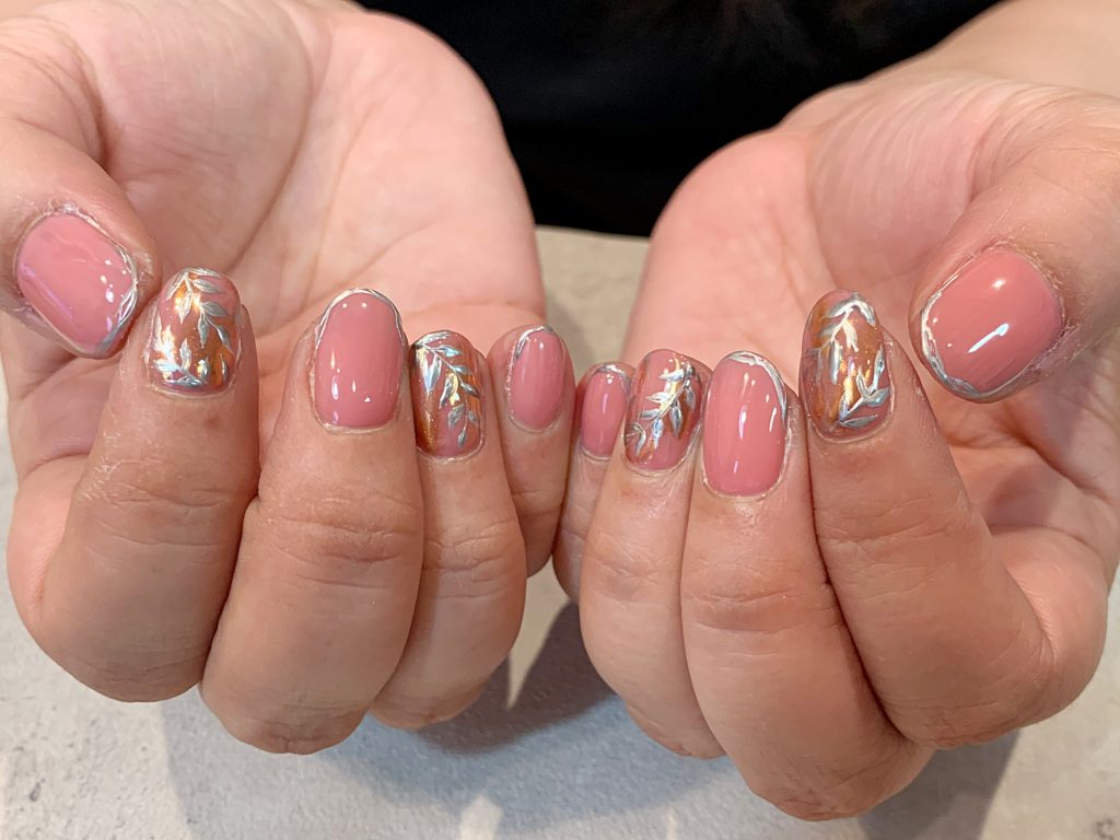 秋ピンクネイル ボタニカル メタリックシルバー 門真市のネイルサロン Kiko Nail