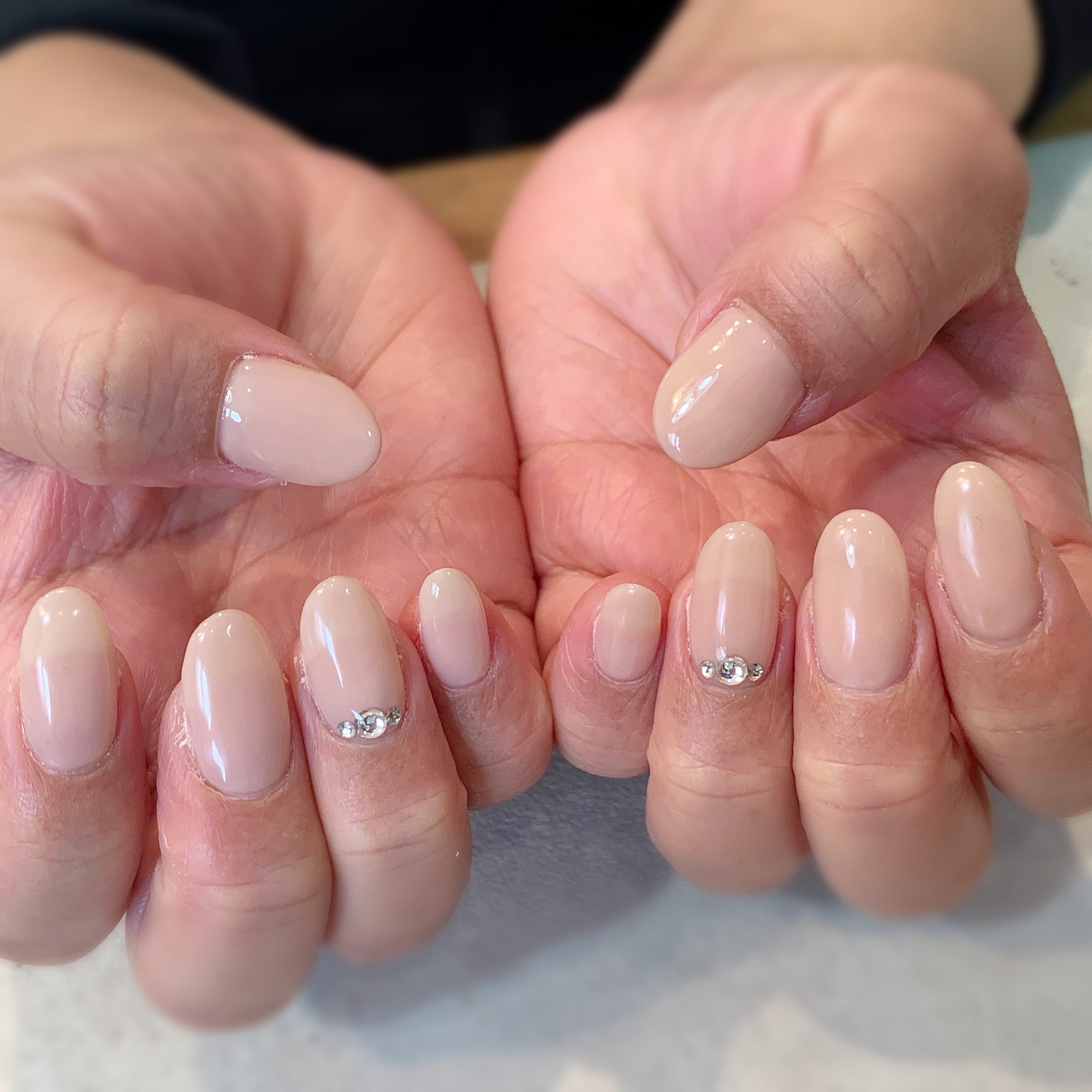 スキンカラーネイル シアーベージュ シンプルストーン ワンポイントネイル 門真市のネイルサロン Kiko Nail