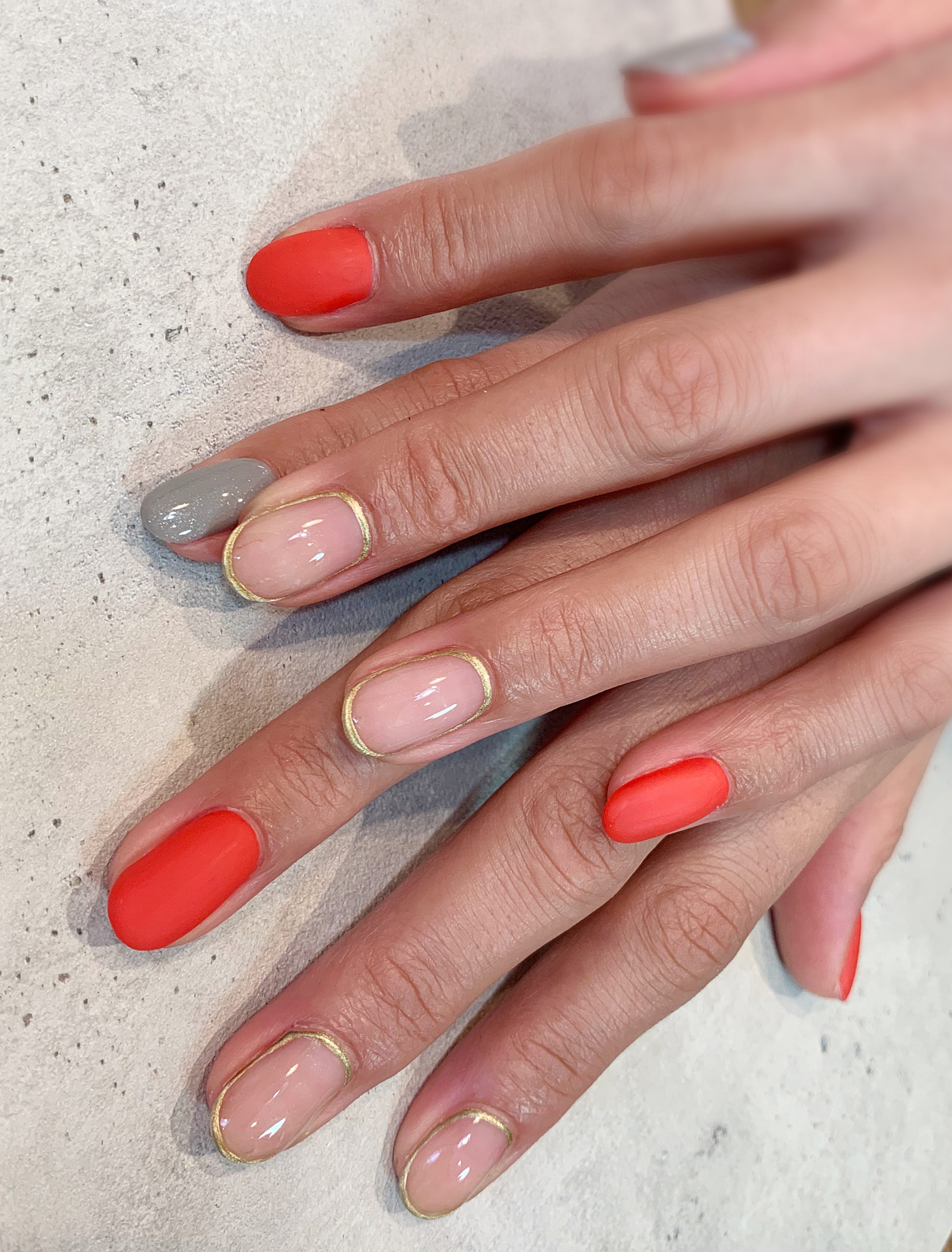 シンプルマットネイル クリア 囲みネイル 朱赤 ニュアンスグレー 門真市のネイルサロン Kiko Nail シンプルマットネイル クリア 囲みネイル 朱赤 ニュアンスグレー 門真市のネイルサロン Kiko Nail