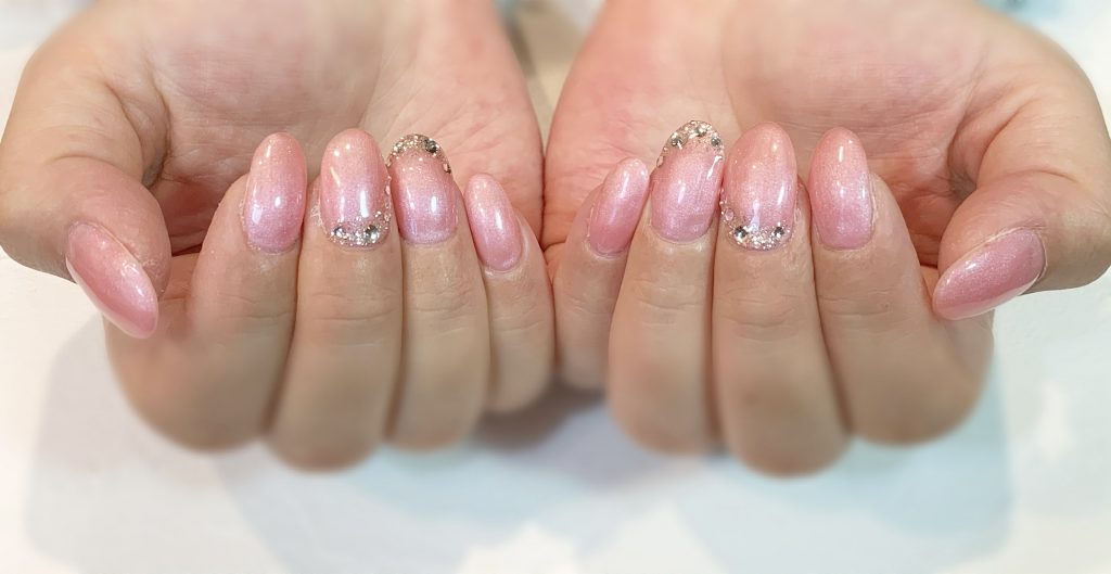 シルバーラメとストーンでシンプルキラキラNAIL   #ピンクパール#ワンカラーネイル#シルバー#ストーンビジュー