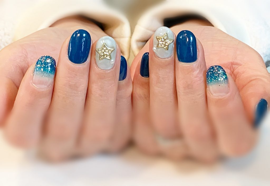 今年のラッキーモチーフ入れてみたNAIL   #星モチーフ#ネイビーネイル#グレー#ワンポイント