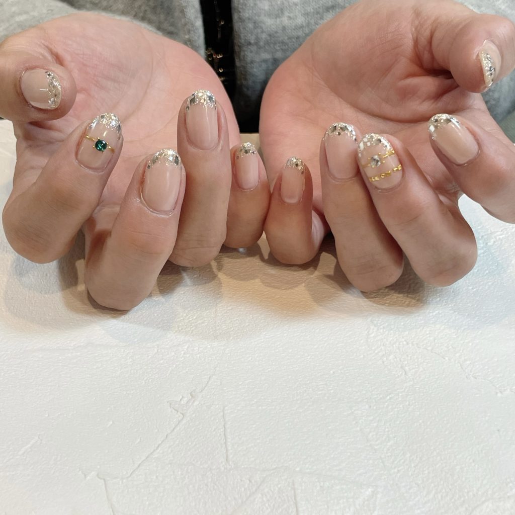 #アクセサリーネイル#ガラスネイル#キラキラ#ワンポイントビジュー