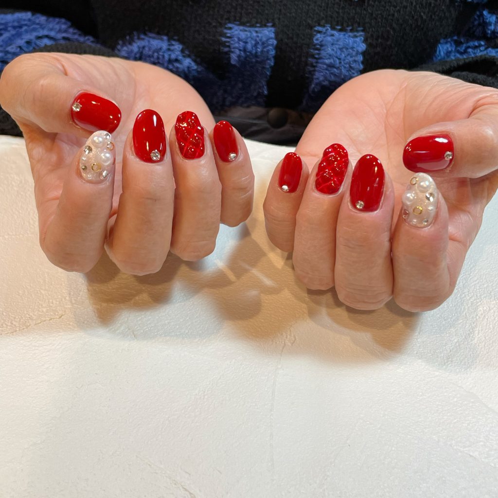 #キルティングネイル#赤ネイル#パールビジュー