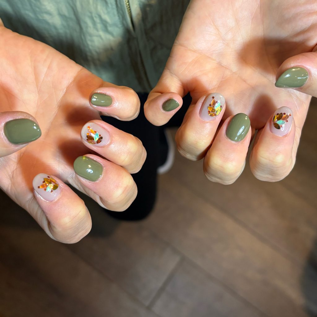 カーキ×リーフ