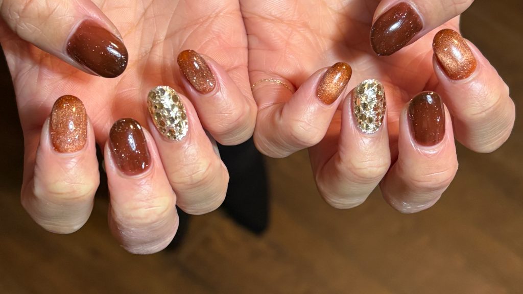 冬のブラウンネイル　キラキラ✨