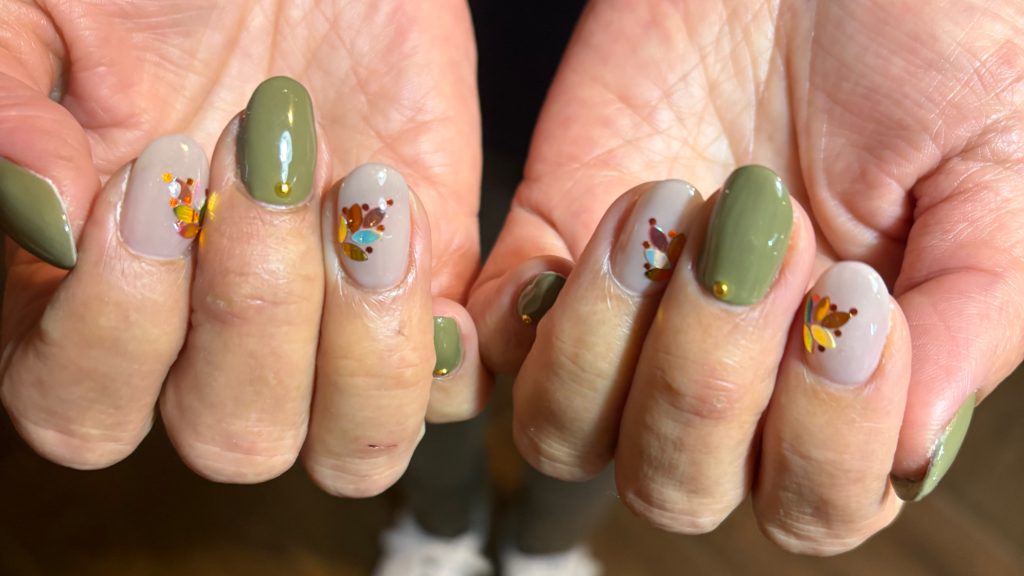 カーキ×リーフ