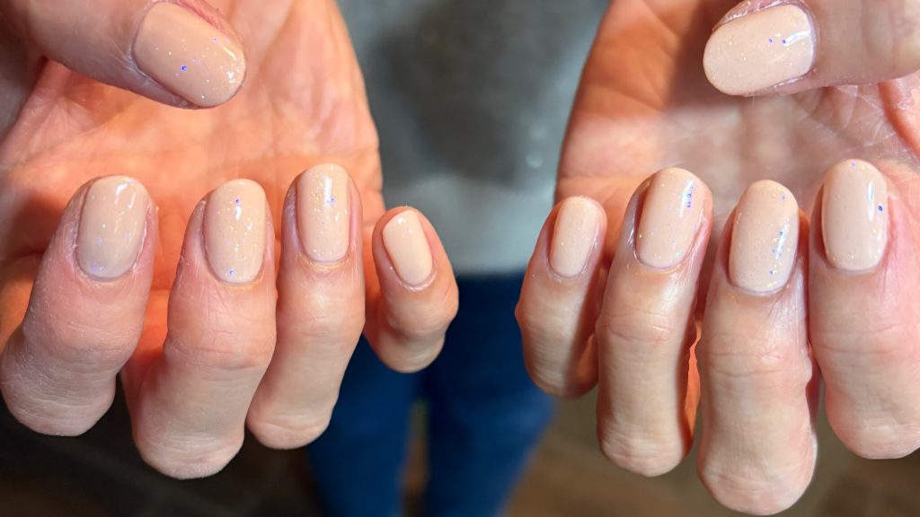 ベージュ×微細オーロラ