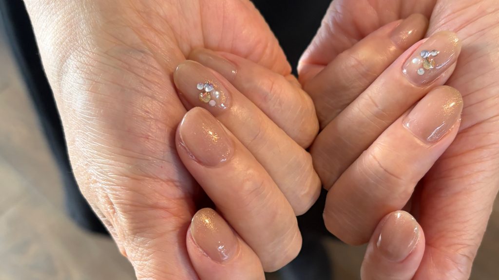 イエローベージュ×ワンポイントビジュー