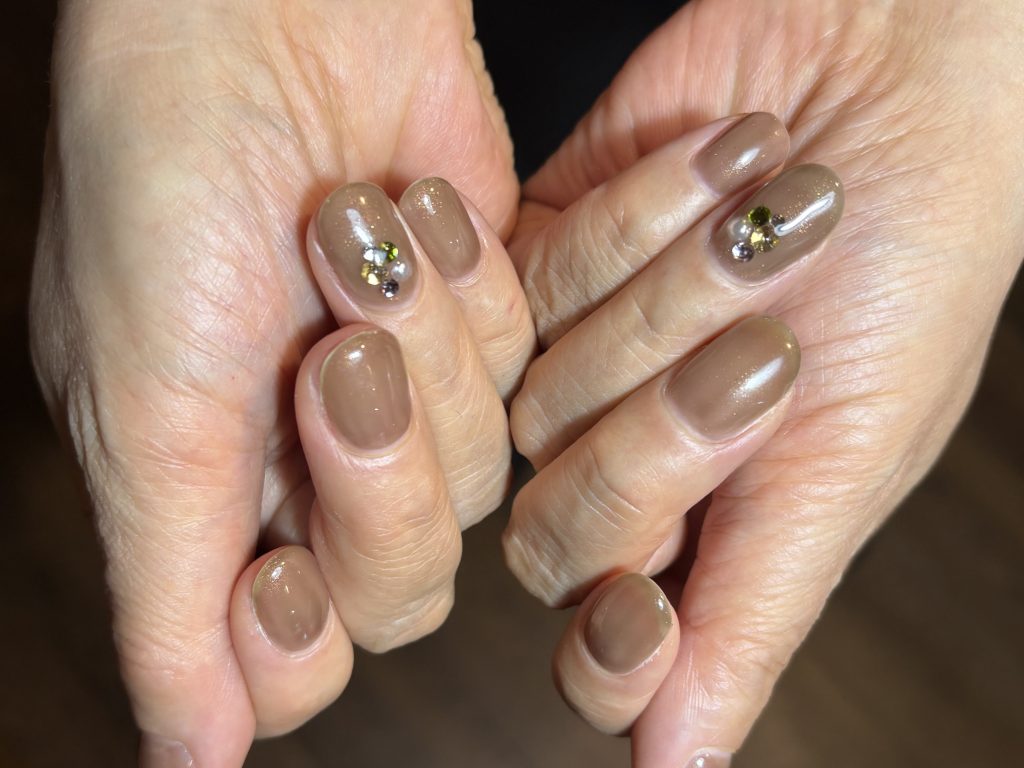 シアーブラウン 1度塗り×ワンポイントビジュー