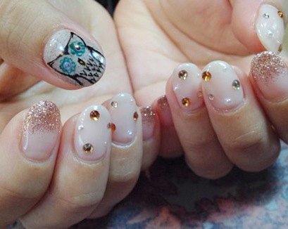ドット柄ビジューネイル フクロウ 門真市のネイルサロン Kiko Nail