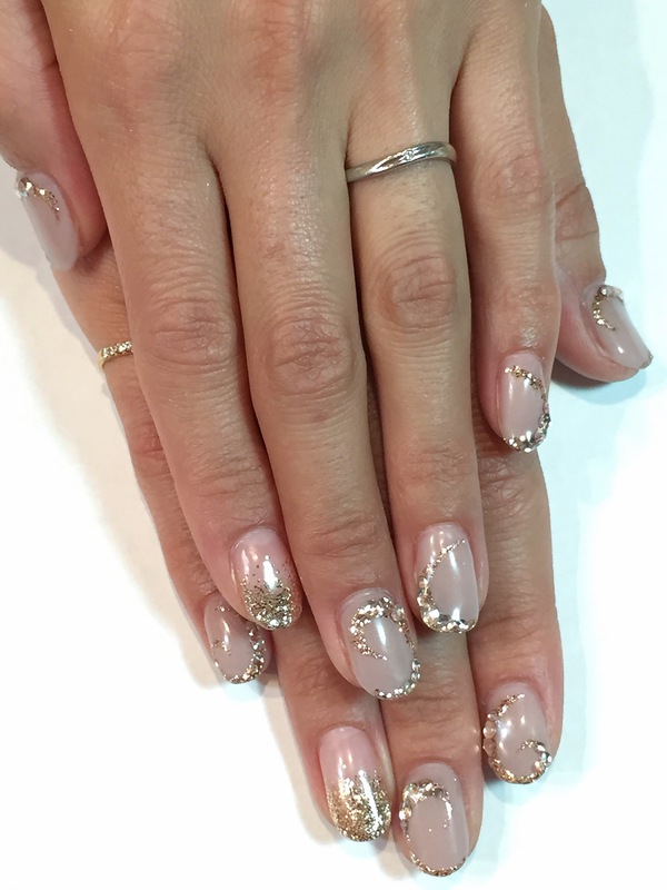 ベージュ×ピンクゴールドで作るゴージャス＆フェミニティNAIL。