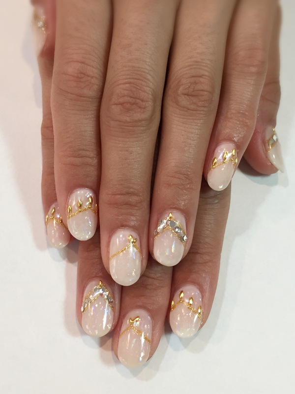 ホワイトオーロラでボヘミアンNAIL。