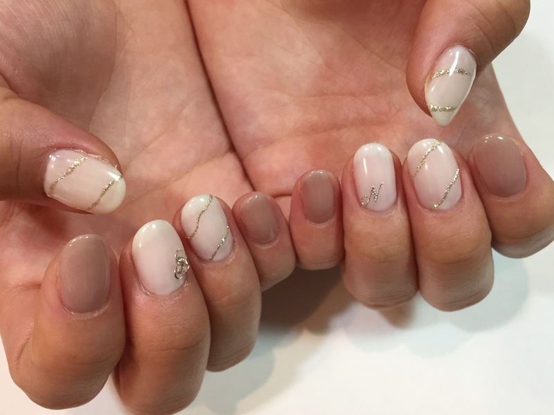 シンプル ホワイトNAIL。