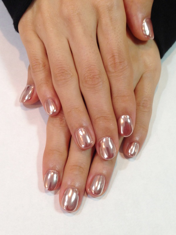 KiKo NAILで一番オススメカラーのミラーネイル。