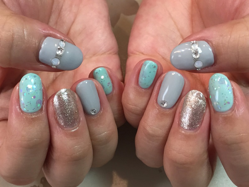 　gray,mint,silver。　夏の大人配色なNAIL。