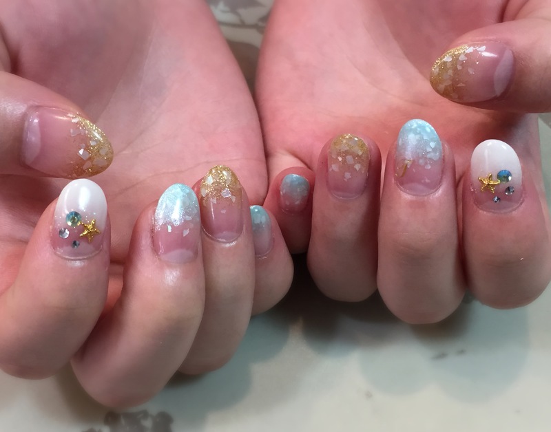 Seashore。　　夏の海辺風nailです。